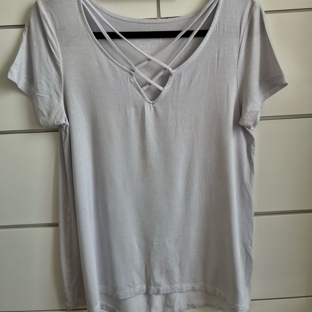 American Eagle Soft & Sexy cutout detailed vneck tee in a light wash blue size M